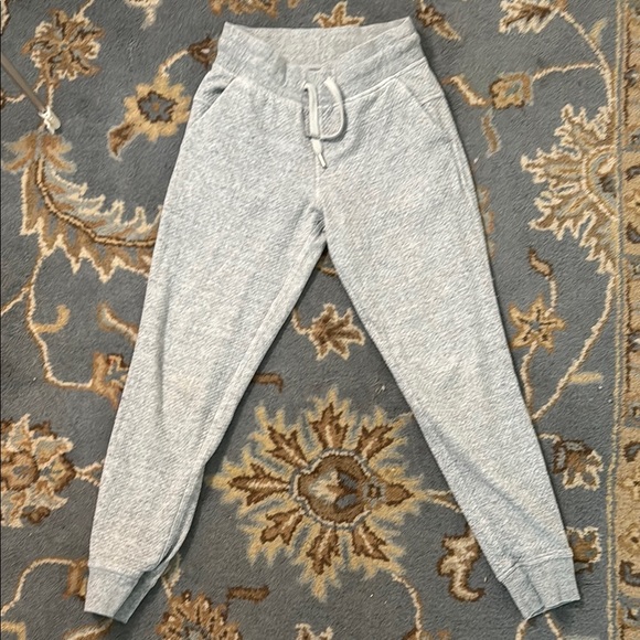 lululemon athletica Pants - Women lululemon athletic Cozy Gray Joggers tie cuffed textured size 4